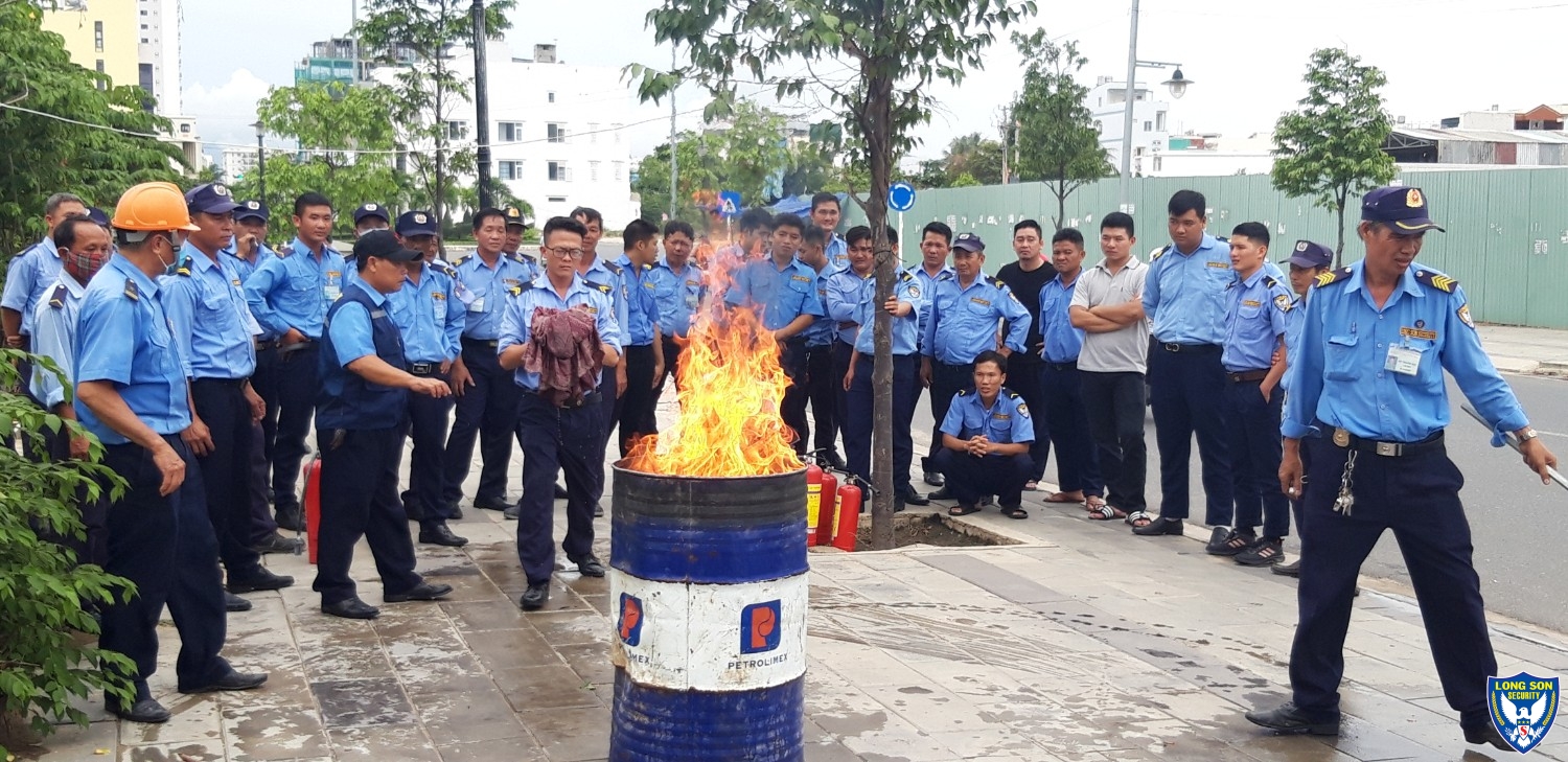 HUẤN LUYỆN PCCC CHO NHÂN VIÊN BẢO VỆ LONG SƠN