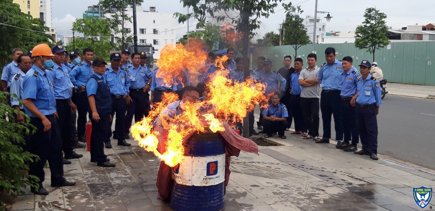 HUẤN LUYỆN PCCC CHO NHÂN VIÊN BẢO VỆ LONG SƠN