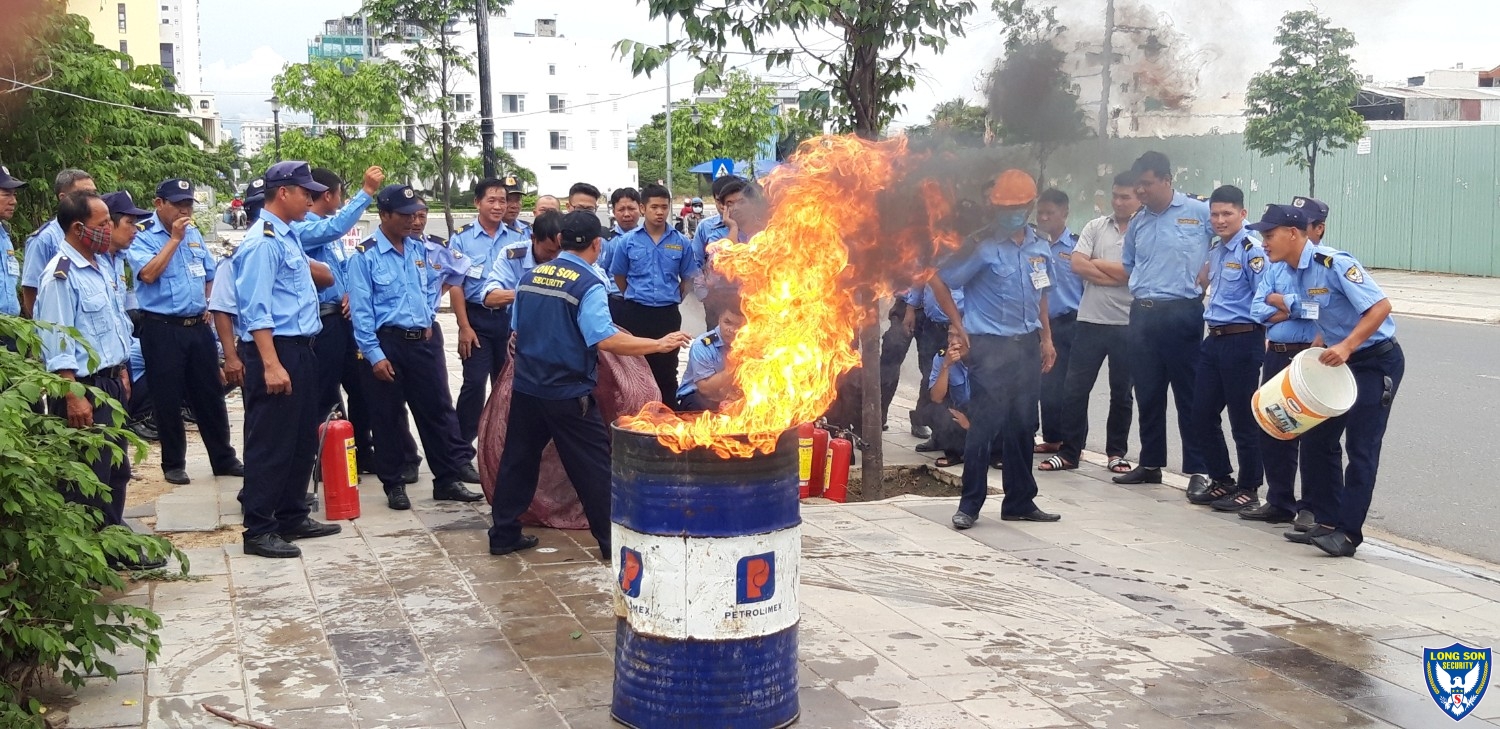 HUẤN LUYỆN PCCC CHO NHÂN VIÊN BẢO VỆ LONG SƠN