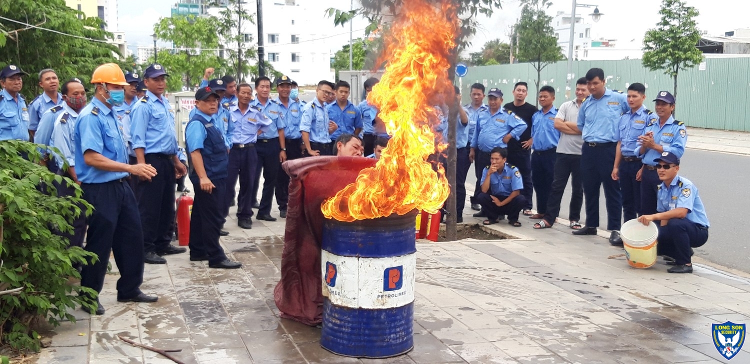 HUẤN LUYỆN PCCC CHO NHÂN VIÊN BẢO VỆ LONG SƠN