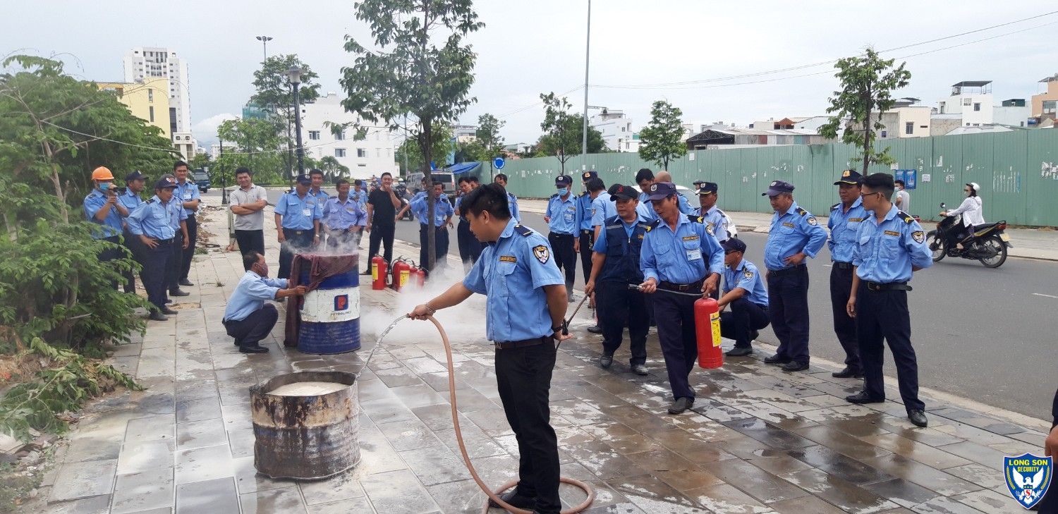 HUẤN LUYỆN PCCC CHO NHÂN VIÊN BẢO VỆ LONG SƠN