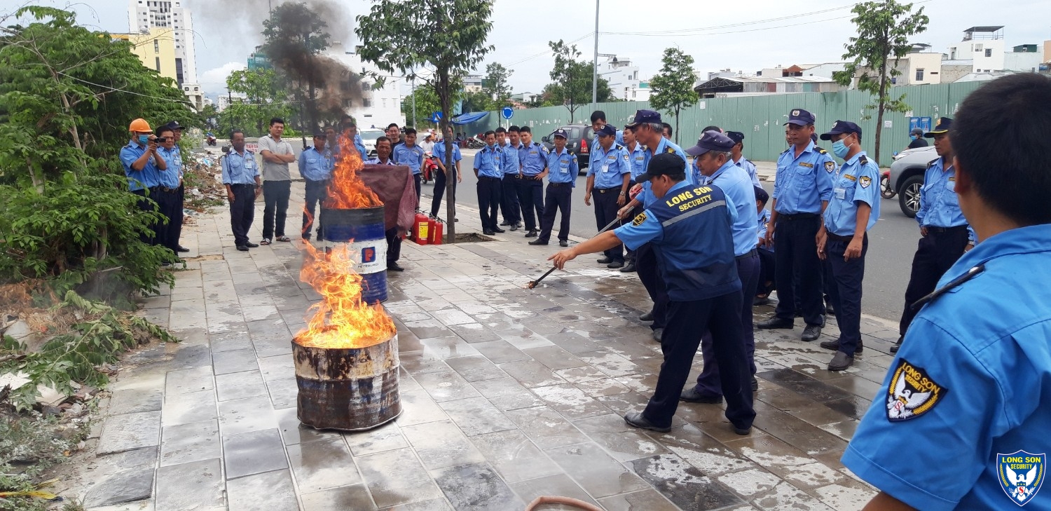 HUẤN LUYỆN PCCC CHO NHÂN VIÊN BẢO VỆ LONG SƠN
