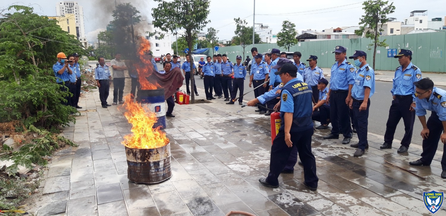 HUẤN LUYỆN PCCC CHO NHÂN VIÊN BẢO VỆ LONG SƠN
