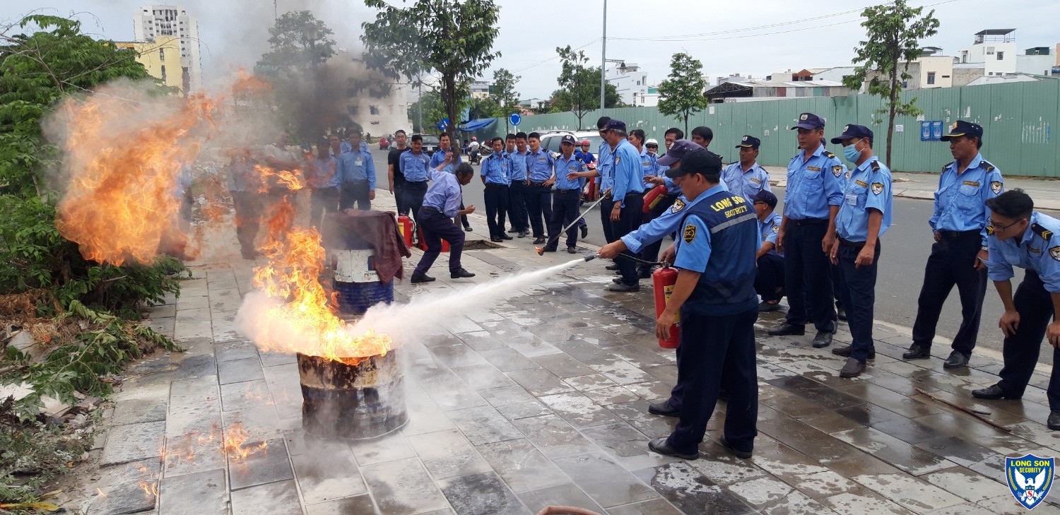 HUẤN LUYỆN PCCC CHO NHÂN VIÊN BẢO VỆ LONG SƠN