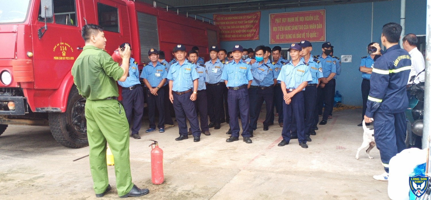 TẬP TUẤN PCCC VỚI CẢNH SÁT PHÒNG PCCC VÀ CNCH