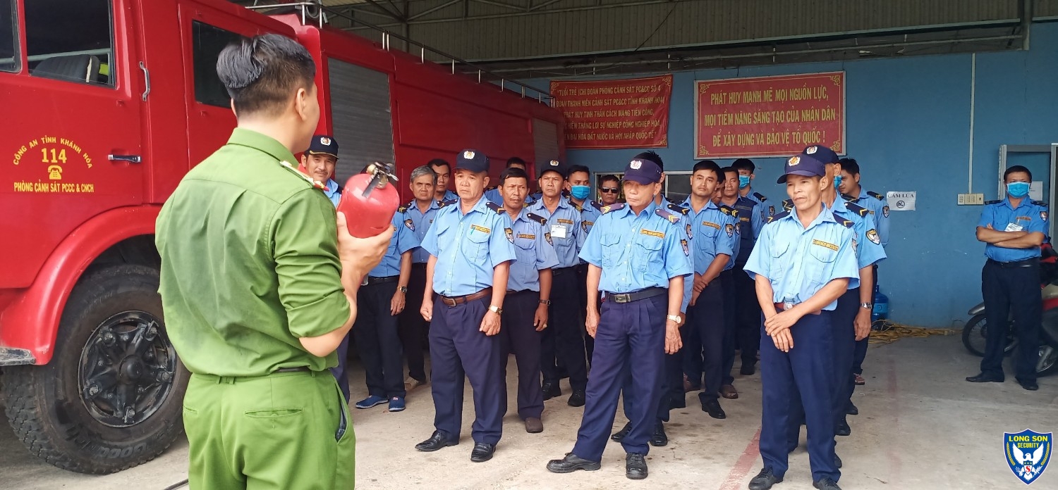TẬP TUẤN PCCC VỚI CẢNH SÁT PHÒNG PCCC VÀ CNCH