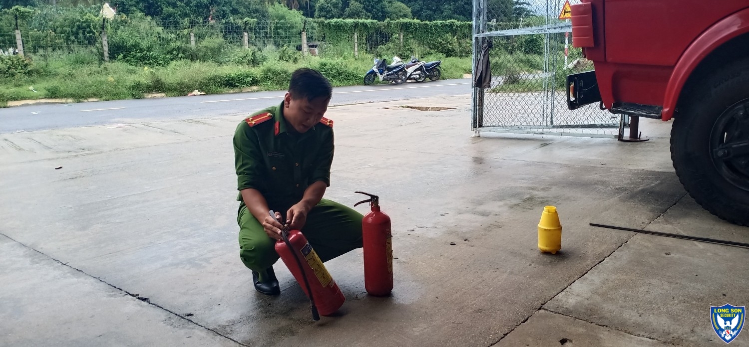 TẬP TUẤN PCCC VỚI CẢNH SÁT PHÒNG PCCC VÀ CNCH
