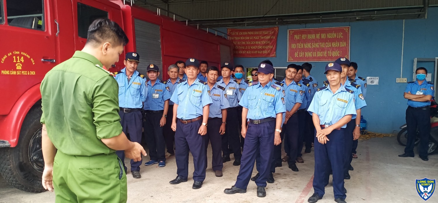 TẬP TUẤN PCCC VỚI CẢNH SÁT PHÒNG PCCC VÀ CNCH