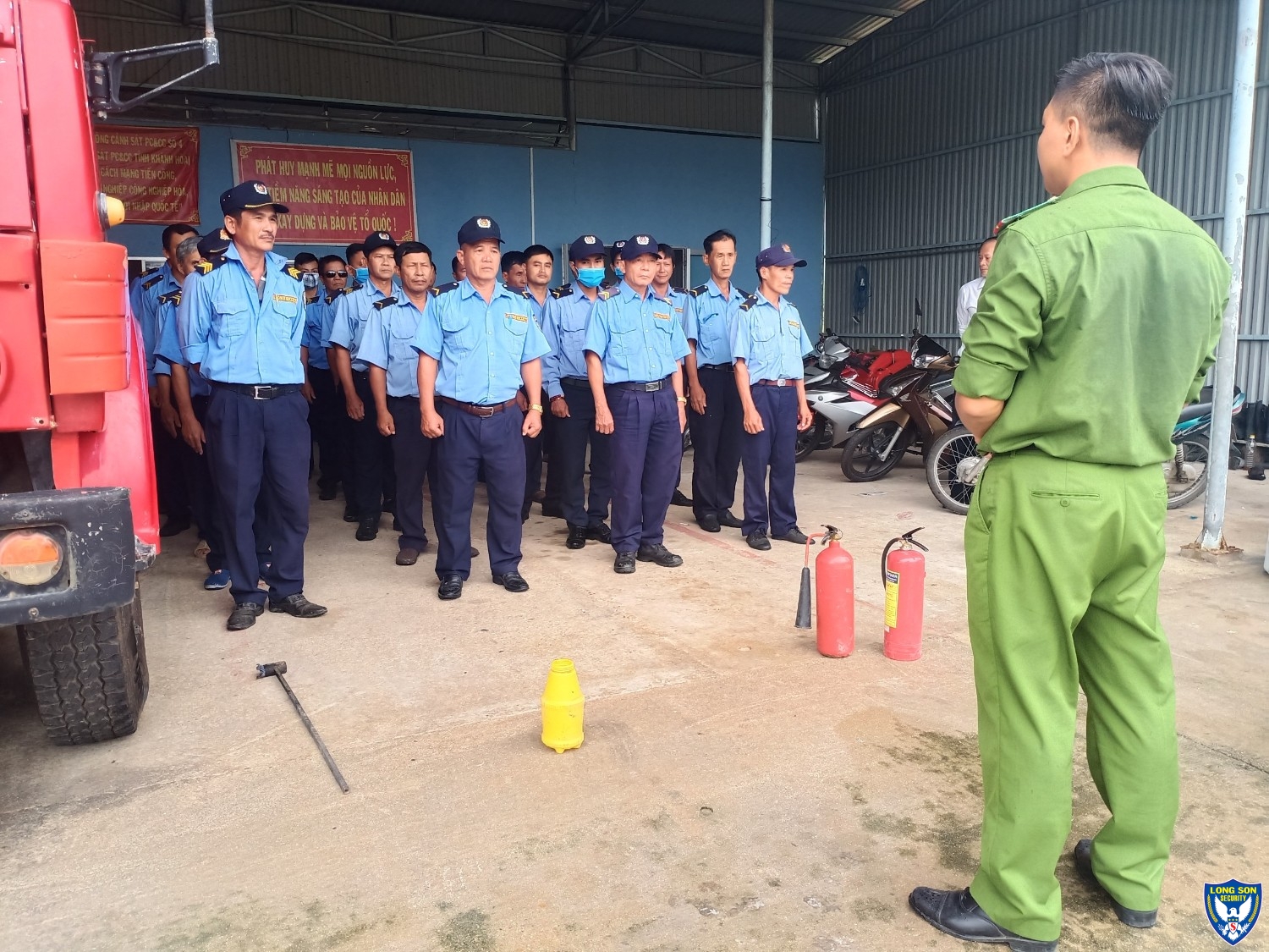 TẬP TUẤN PCCC VỚI CẢNH SÁT PHÒNG PCCC VÀ CNCH