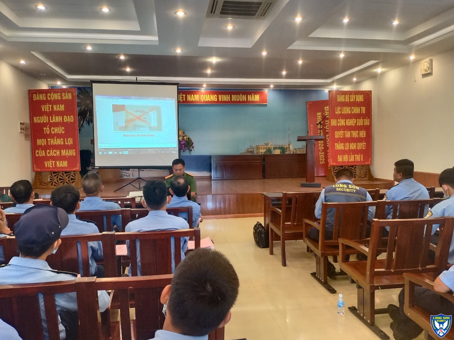 TẬP TUẤN PCCC VỚI CẢNH SÁT PHÒNG PCCC VÀ CNCH