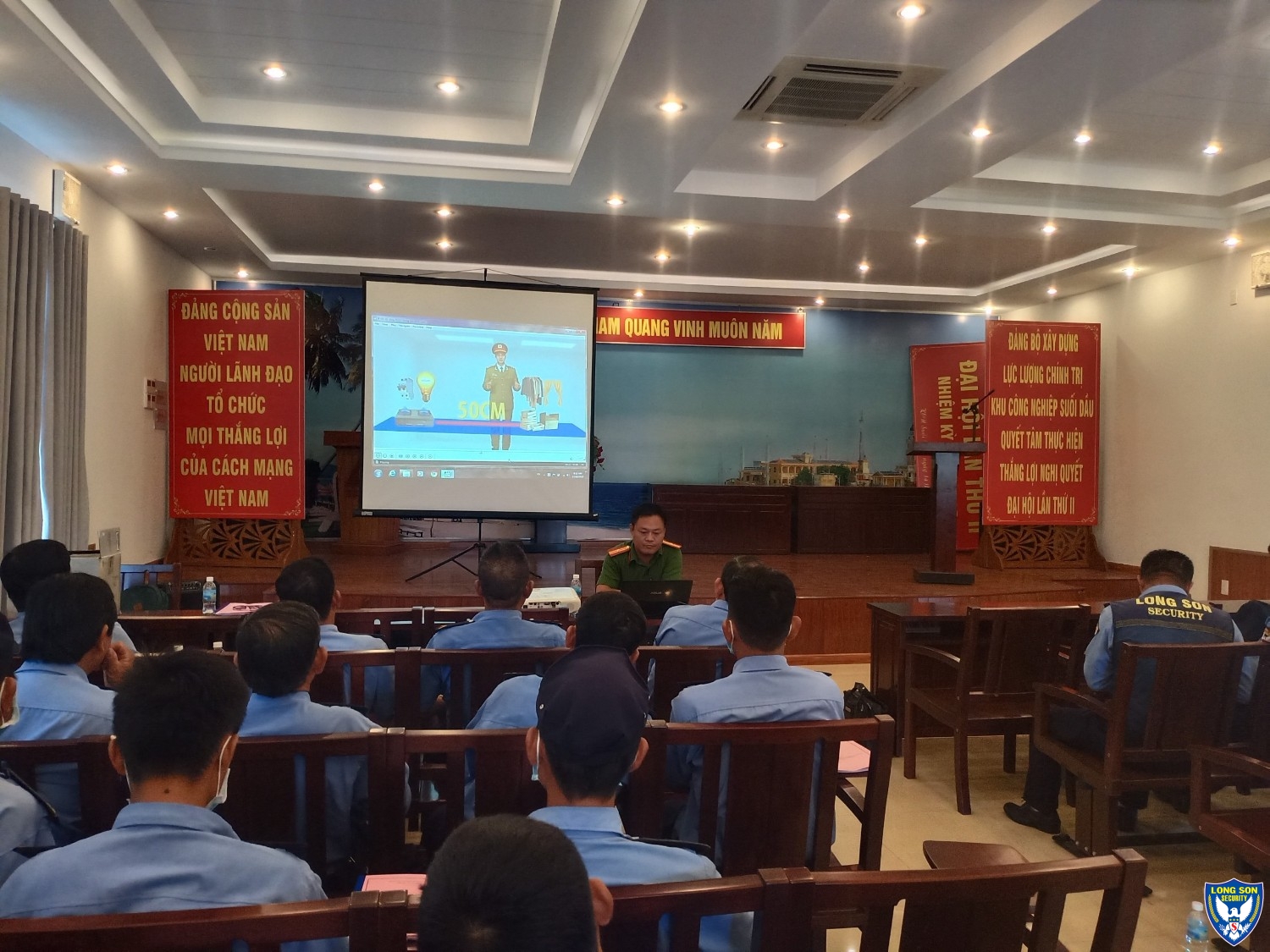 TẬP TUẤN PCCC VỚI CẢNH SÁT PHÒNG PCCC VÀ CNCH